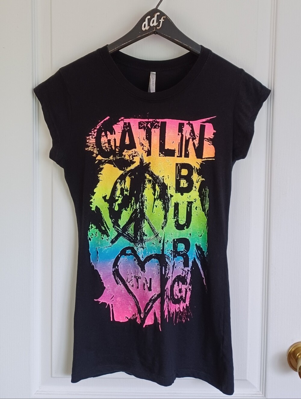 GATLINBURG TN SOUVENIR T-SHIRT WOMEN'S SLIM-FIT MEDIUM BLACK W/NEON GRAPHIC